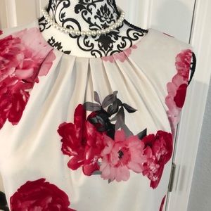 Beautiful sleeveless Calvin Klein top. Medium